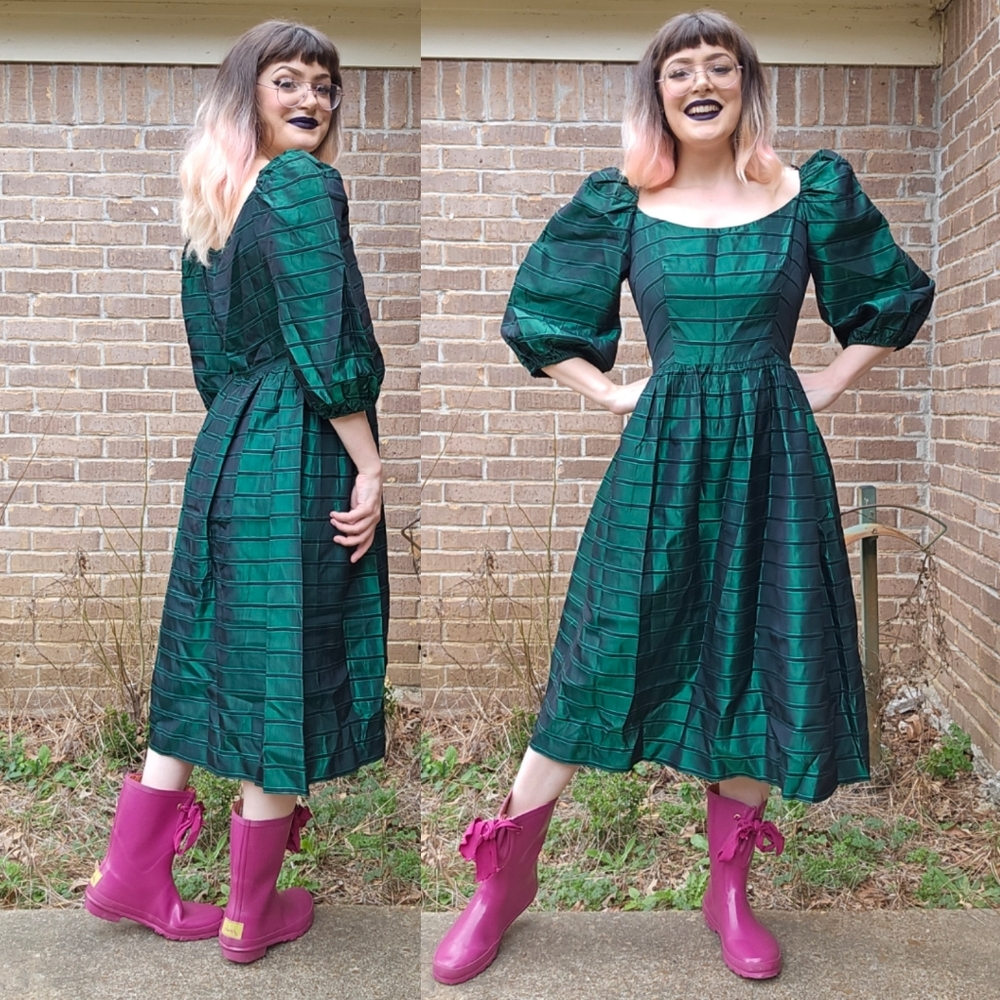 80's Vintage Lee Jordan New York Half Sleeve Emerald Green Shiny Midi Dress